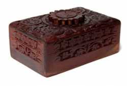 Caja de tarot tallada a mano en estilo rústico
