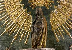 El manto protector de la Virgen del Pilar